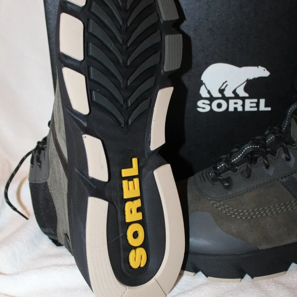 NIB SOREL‎ MEN'S WATERPROOF KINETIC SNEAKER HIKING WINTER BOOTS GREEN GRAY 10.5
